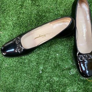 salvatore ferragamo boutique patent leather pumps